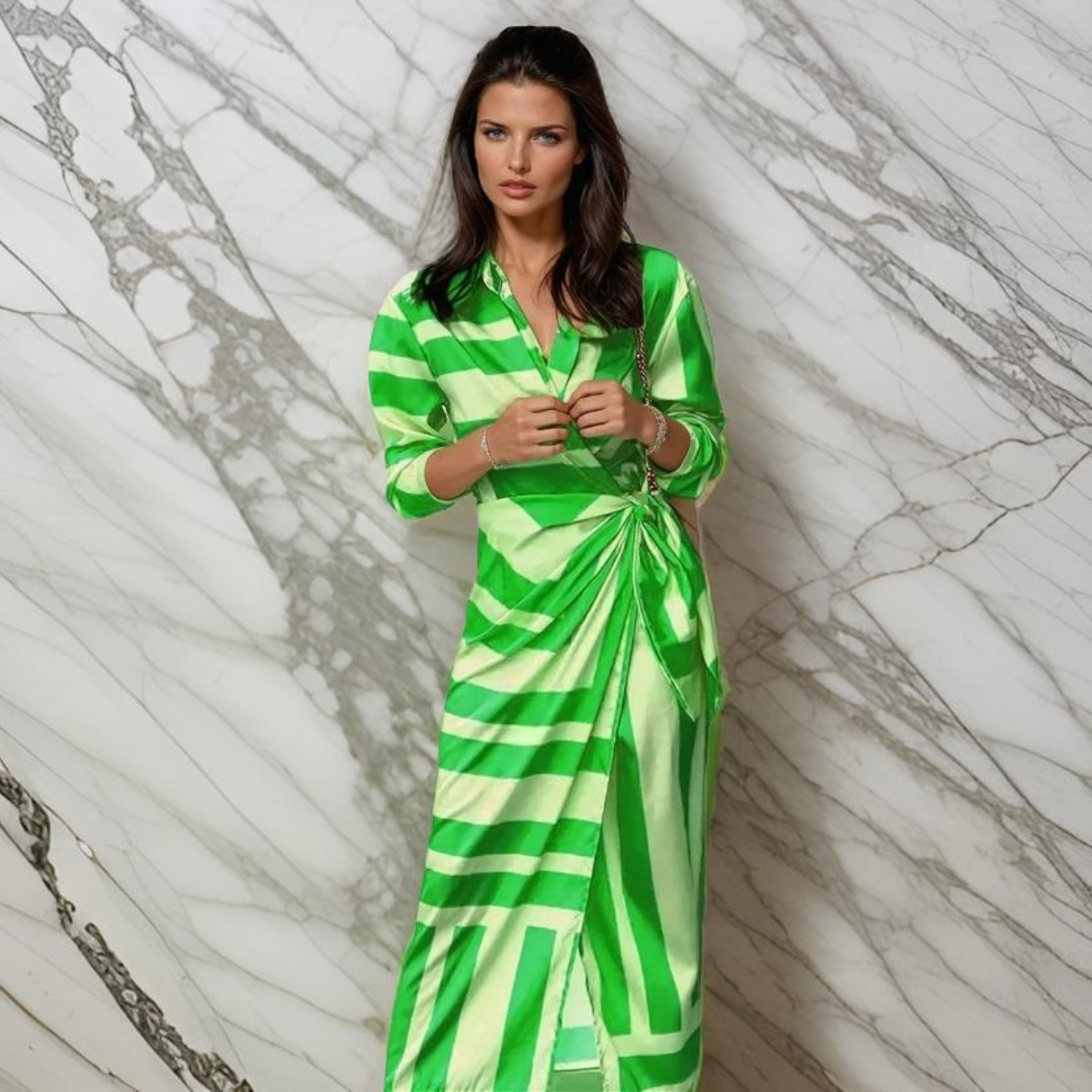 AMIRA™ – VESTIDO ENVOLVENTE ESTAMPADO