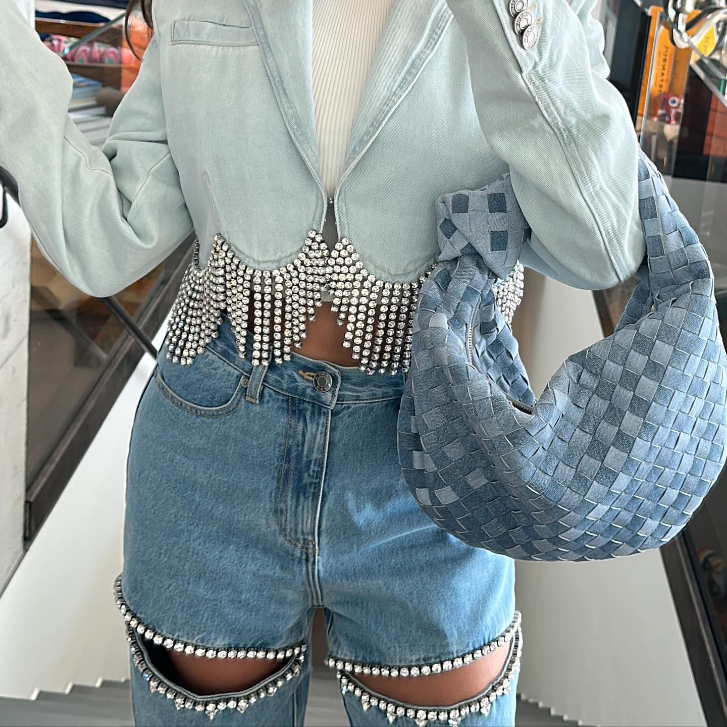 LIRIANA – jeans de tiro alto con cortes estratégicos